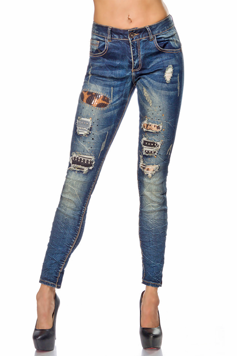 Blaue Damen Jeans mit Strass und aufgesetzten Gesäßtaschen Five-Pocket-Style im Knitter Look