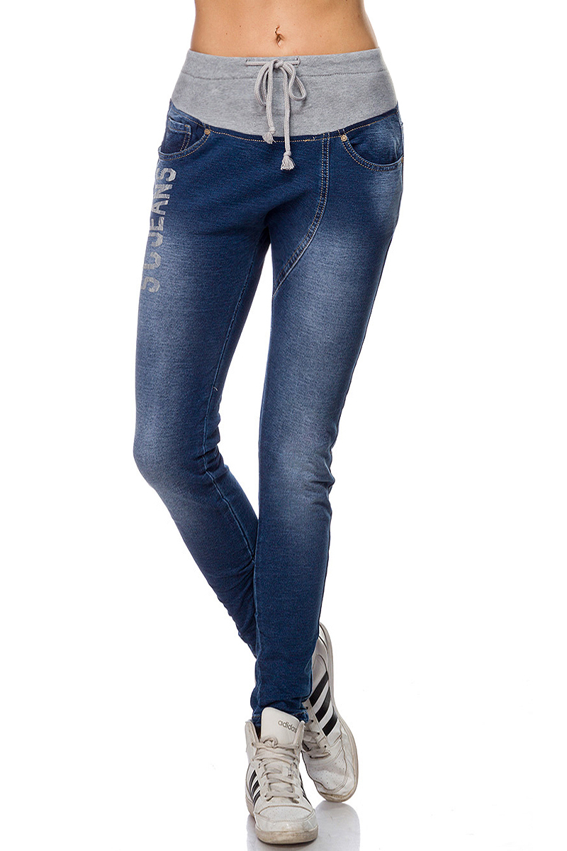 Blaue Damen Jogginghose in Jeansoptik mit tiefem Schnitt und Gesäßtaschen aus Baumwolle