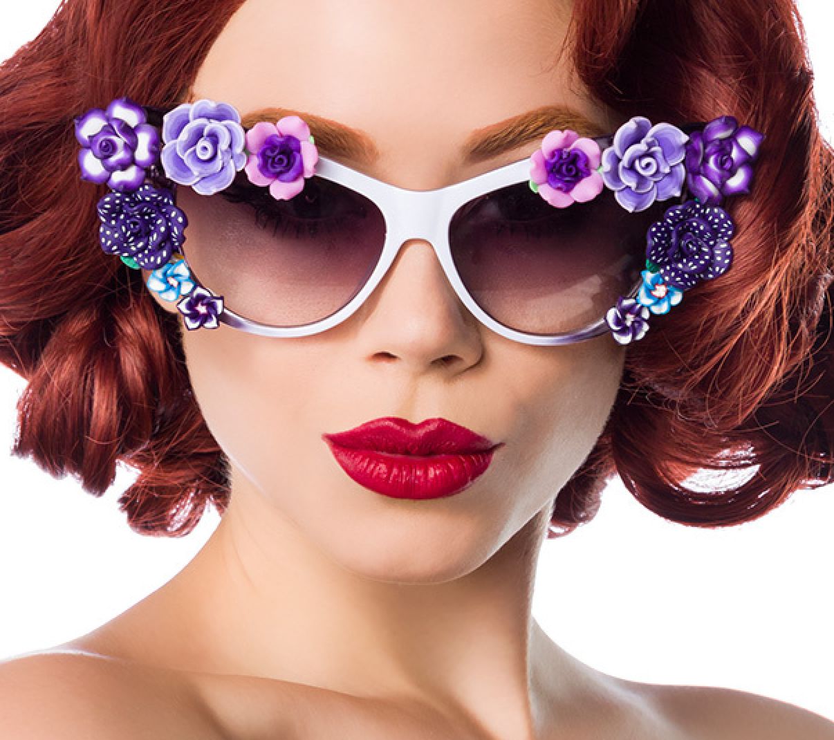 Große weiße Damen retro Sonnenbrille mit aufgesetzten violetten Blumen und getönten Gläsern Vinta